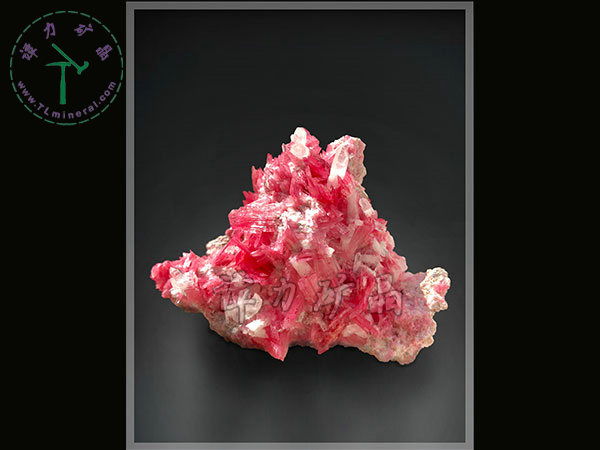 薔薇輝石+水晶，秘魯，10x9x5.5cm